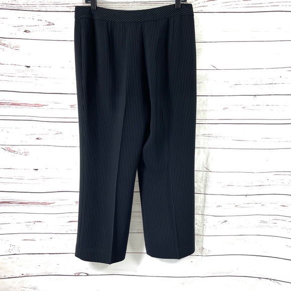 Tahari ASL 2PC Pant Suit Petite Womens Size 12P Black Pinstripe Blazer Buttons. - Picture 6 of 12